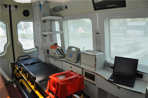 五河县救护车内部